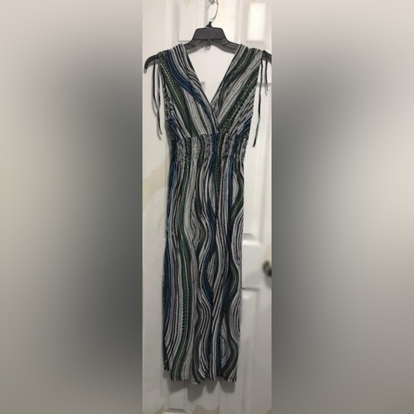 Extraordinary Linear Dress - Picture 1 of 1